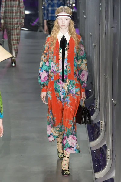 Look 18
